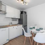 Laura - Lapad Apartment *