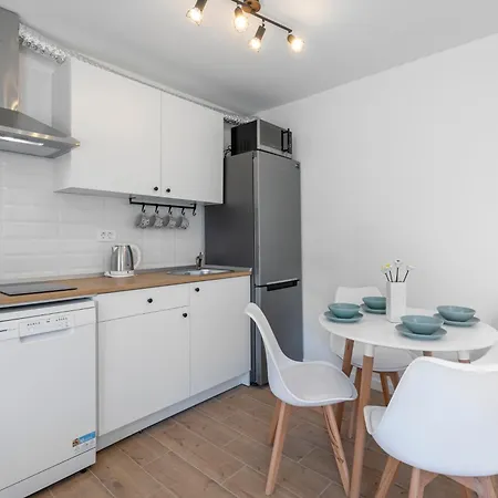 Laura - Lapad Apartment *