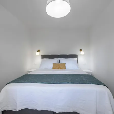 Laura - Lapad Apartment *